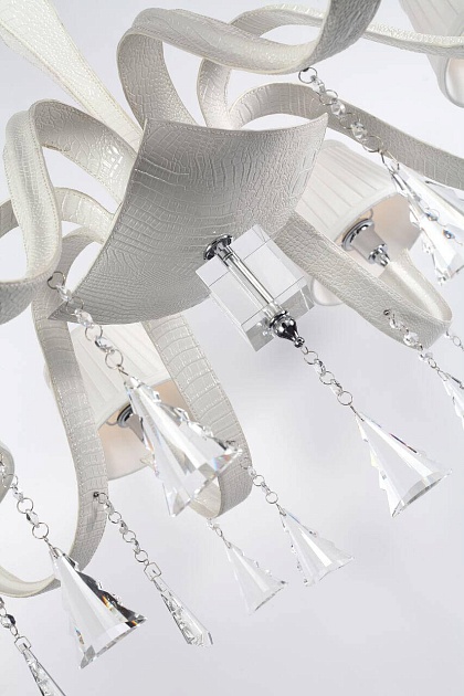 Подвесная люстра Lucia Tucci Pelle Bianca 119.8 изображение 3 Подвесная люстра Lucia Tucci Pelle Bianca 119.8 Фото № 3